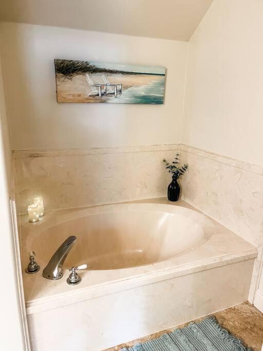 Pet Friendly Tranquil Cottage With Fire-Pit And Seasonal Hot Tub Sept-March Minutes To Beaches Dauphin Island Ngoại thất bức ảnh